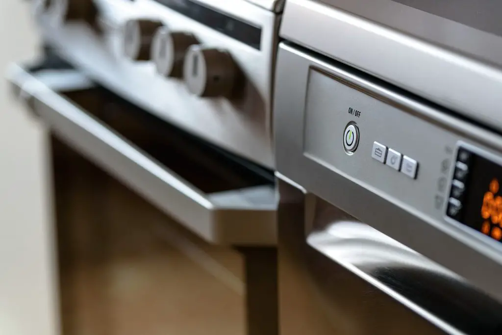 Image of a modern kitchen stove. Source: Pixabay