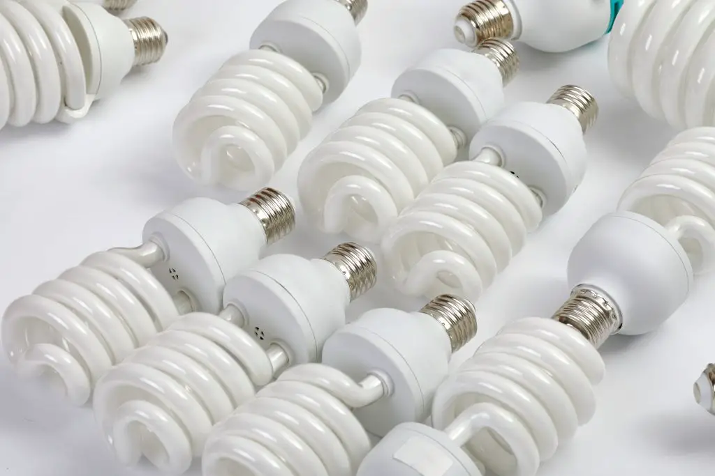 Image of multiple CFL fluorescent light bulbs. Source: Adobe Stock